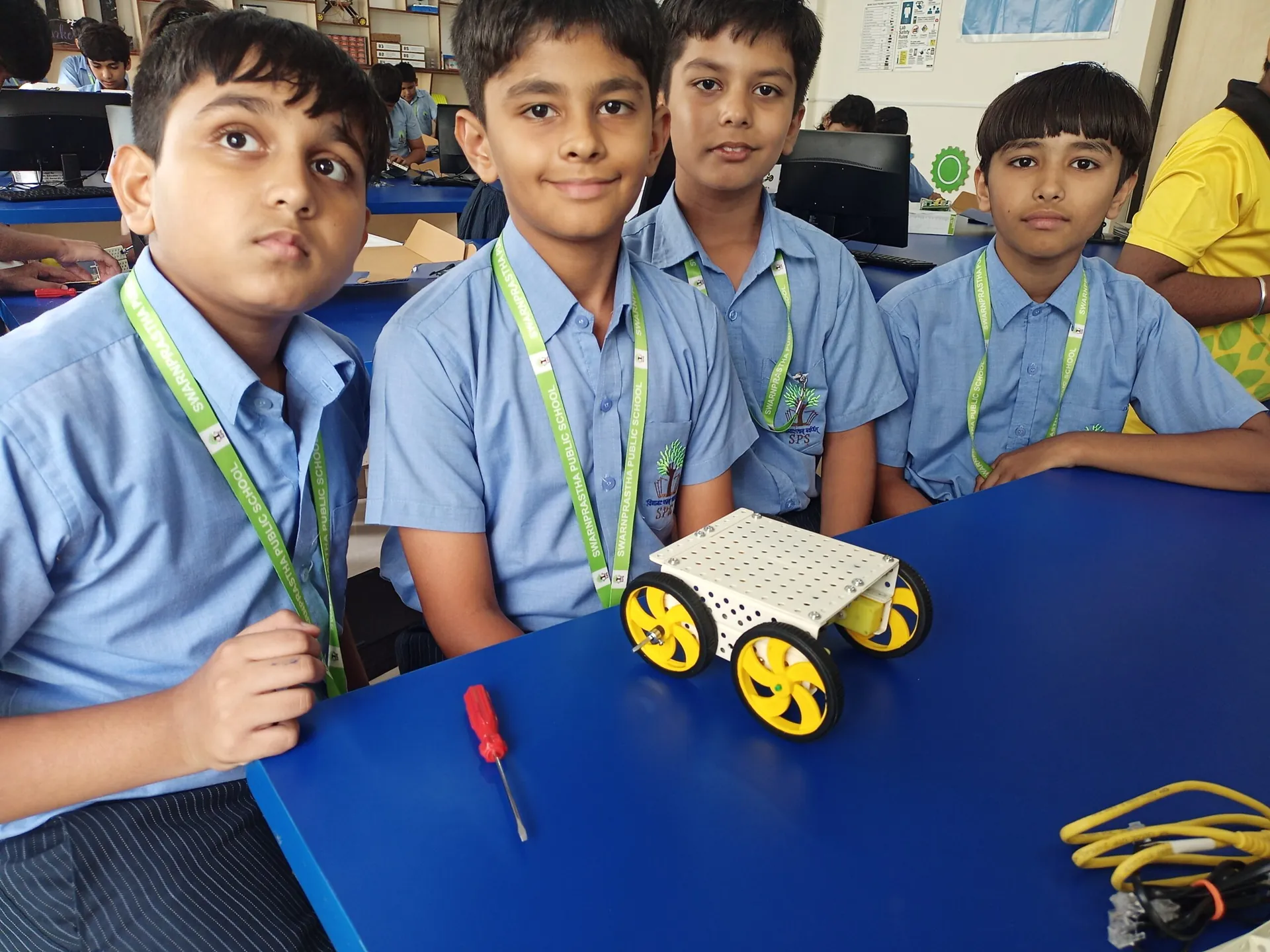 School students exploring AI projects in BRAINIAC