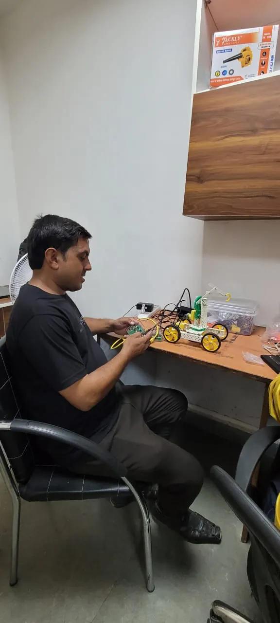 BRAINIAC program showcase in school lab